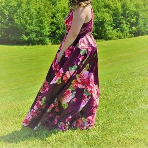 Gorgeous flowy prom dress, size 8, has pockets and a leg slit.